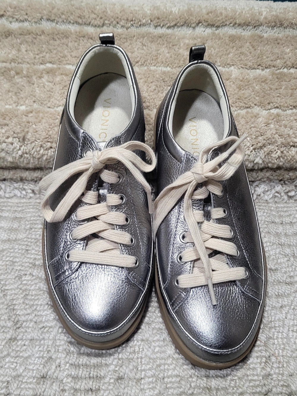 Vionic Winny Metallic Sneakers Size 7.5 WIDE